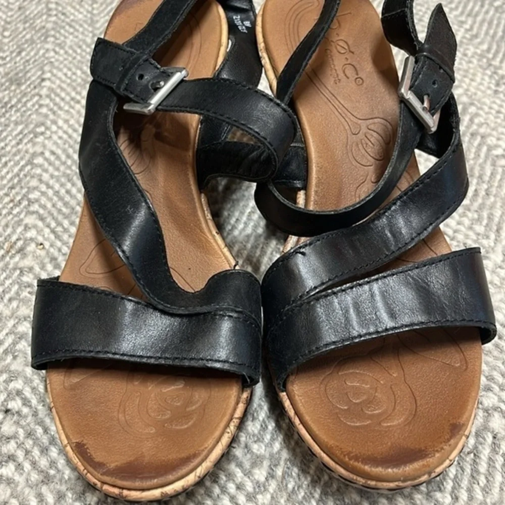 BOC Born Concept black leather strap wedge sandals women’s size 8‎